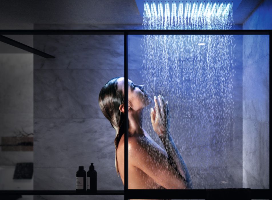 Doccia Kuadra H Window FrameNovellini reinventa o espaço do duche para o seu bem-estar